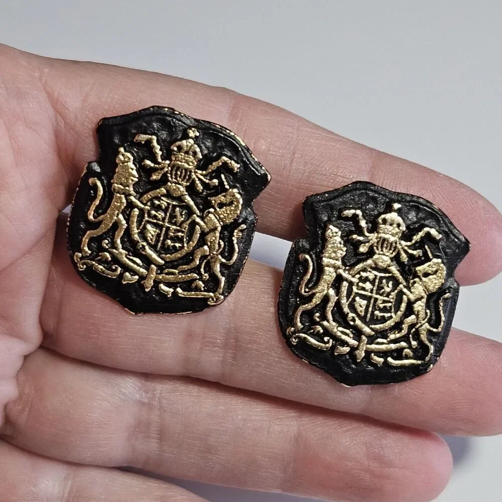 Vintage Gold Tone Black Shield Coat Of Arms Family Crest Cuff Links